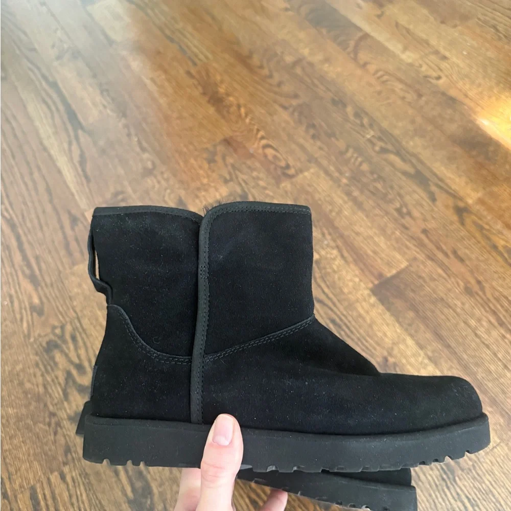 UGG Black Shearling-Lined Short Boot UGG CORY BLACK BOOTS - WOMEN'S Sz  8.5